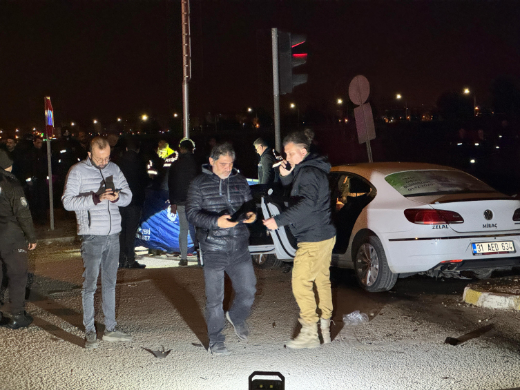 Adana'da otomobilin çarptığı polis şehit oldu