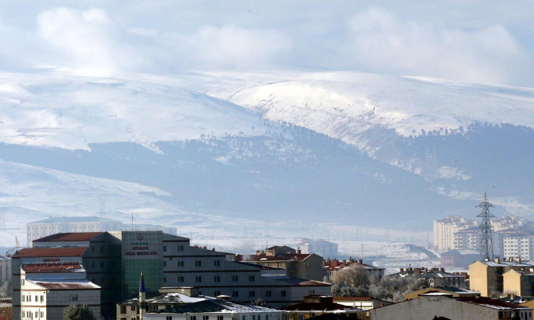 Doğu Anadolu'da kar yağışı ve soğuk hava etkili oluyor