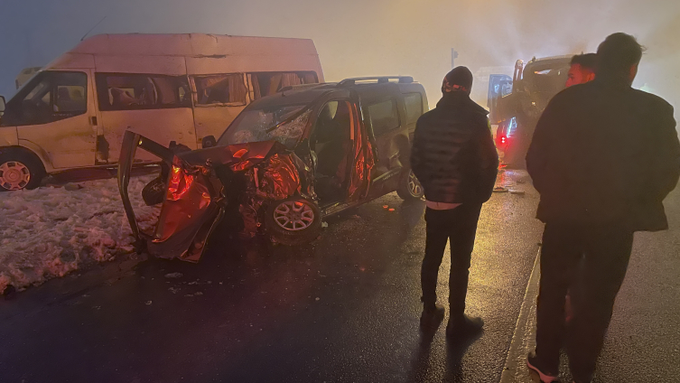 Bolu Dağı geçişinde zincirleme trafik kazası: 6 yaralı