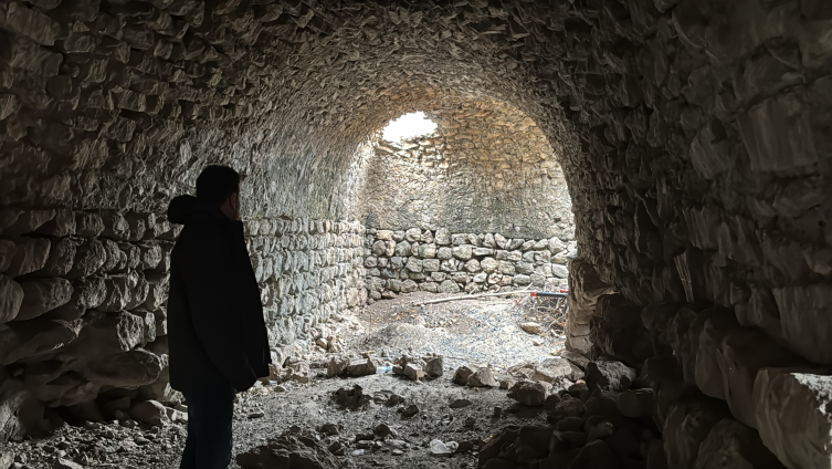 Nemrut Dağı'nda 750 yıllık han ve köprü bulundu