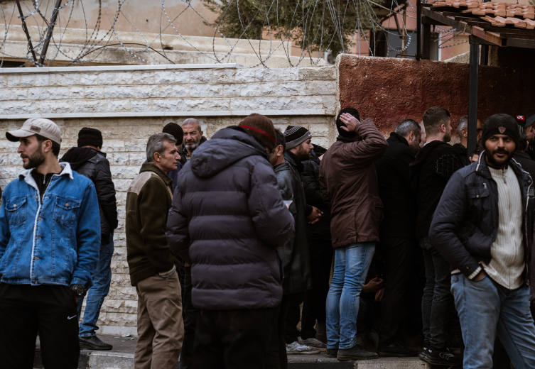 Suriye'de rejim unsurları silahlarını teslim etmeye devam ediyor