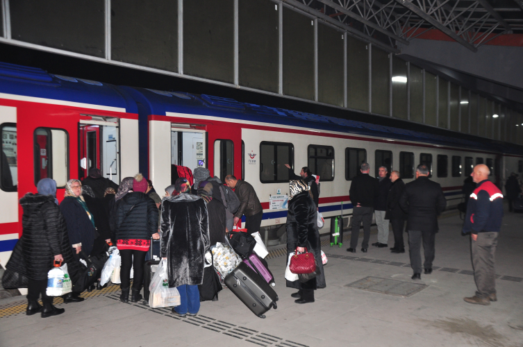 Turistik Doğu Ekspresi Kars'tan ilk seferine çıktı