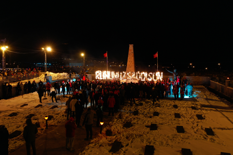 Kars'ta Sarıkamış şehitleri anısına meşaleli yürüyüş