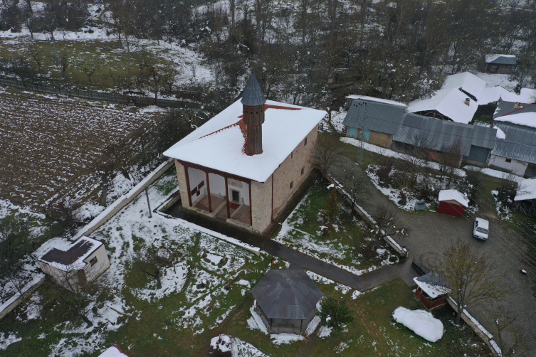 UNESCO Listesi'ndeki Mahmutbey Camii'nin yanındaki hamamda kurtarma kazısı yapılıyor