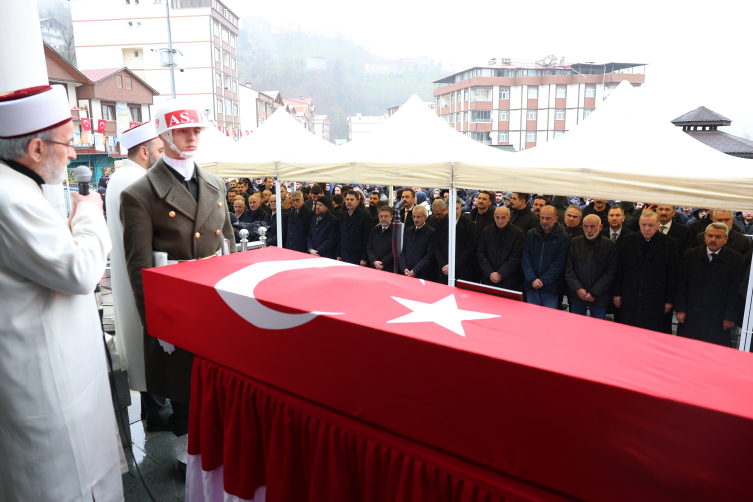 Cumhurbaşkanı Erdoğan, Kıbrıs gazisinin cenaze törenine katıldı