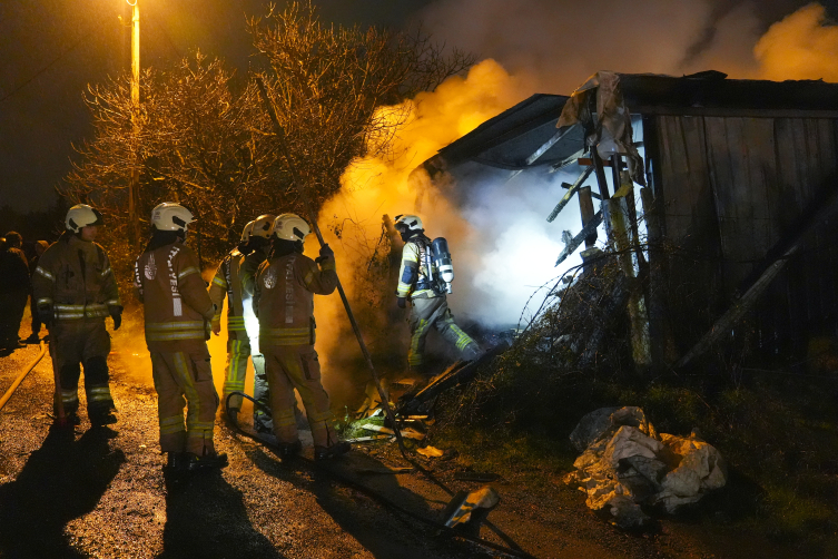 Tuzla'da palet fabrikasında yangın