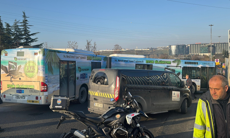 İstanbul'da iki ayrı noktada 5 İETT otobüsü kazaya karıştı