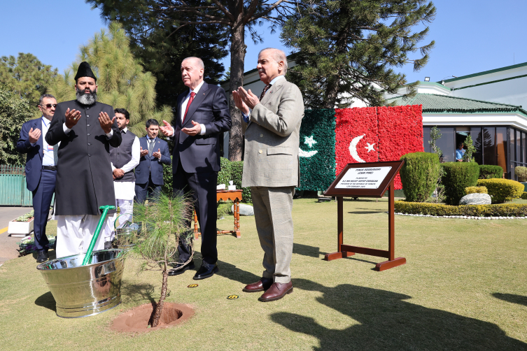 Cumhurbaşkanı Erdoğan, Pakistan'da resmi törenle karşılandı