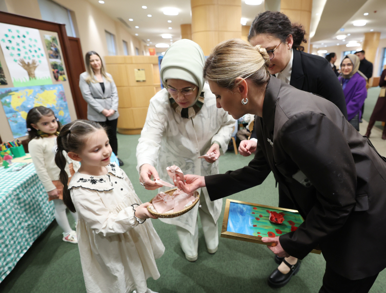 Emine Erdoğan ile Olena Zelenska Cumhurbaşkanlığı Millet Kütüphanesi'ni ziyaret etti