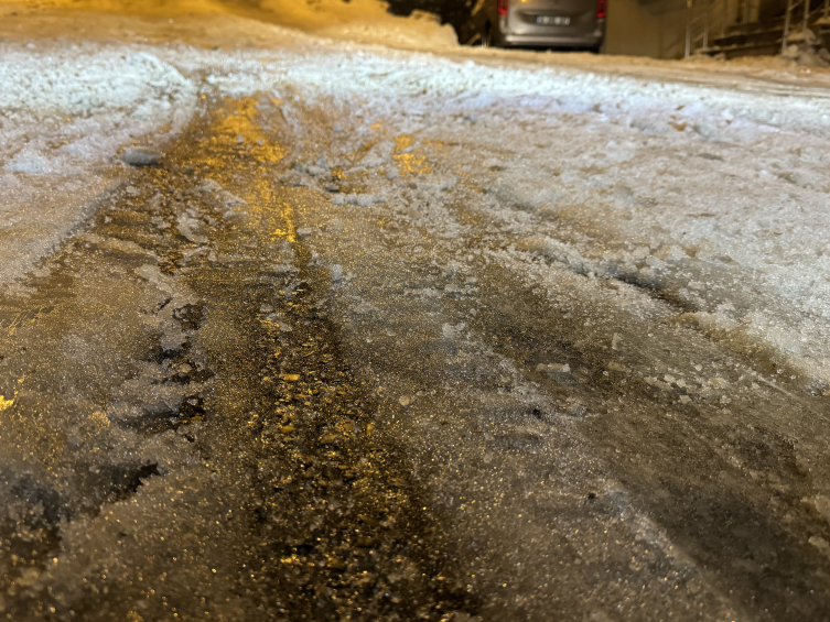 İstanbul eksi 4 dereceyi gördü: Yollar buz tuttu