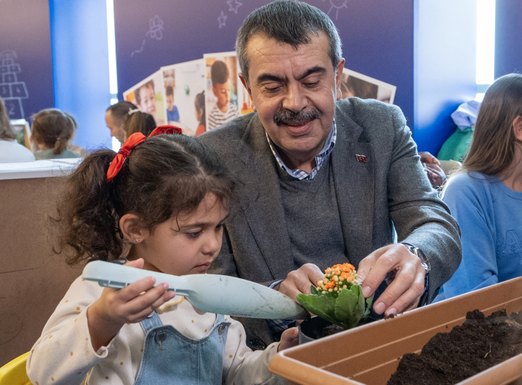 Bakan Tekin'den 'Külliye'de Ramazan' etkinliklerine ziyaret