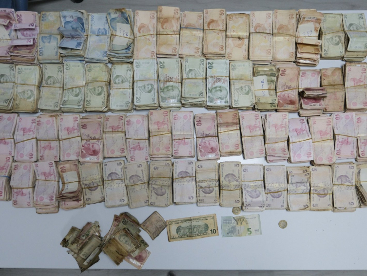 Yakalanan dilencinin üzerinden 164 bin lira çıktı