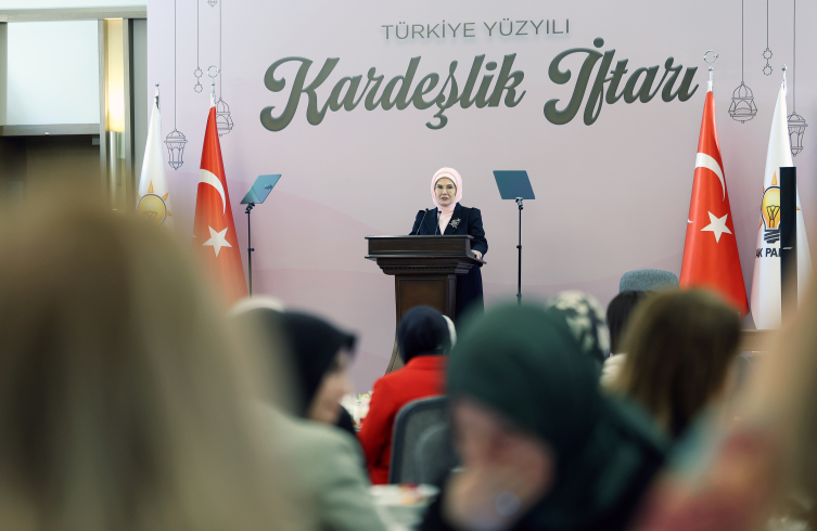 Emine Erdoğan: AK Parti Kadın Kollarının başarısı emsalsizdir, tarihidir