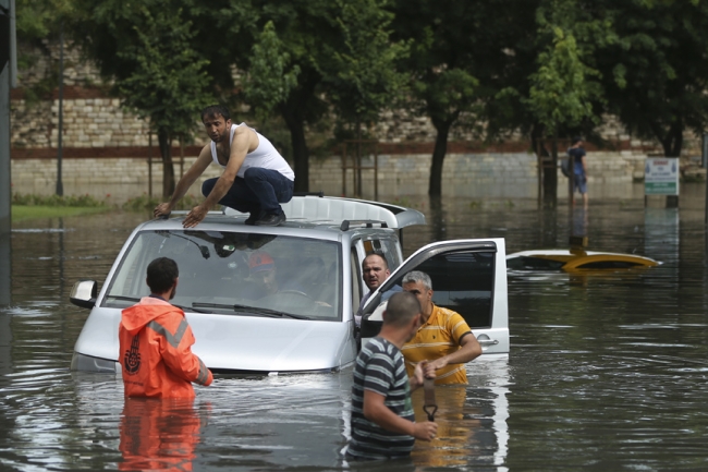 İstanbul'da sağanak yağmur etkili oldu