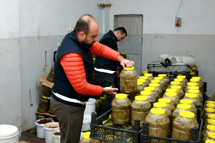 Bursa'da 6,5 ton sağlıksız gıda imha edildi