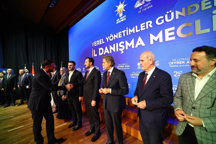 Farklı siyasi partilerden 136 kişi AK Parti'ye katıldı