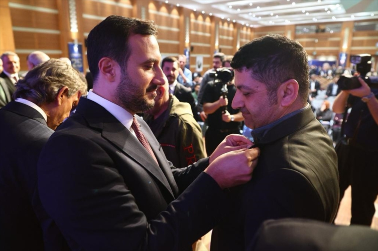 Farklı siyasi partilerden 136 kişi AK Parti'ye katıldı