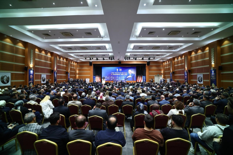 Farklı siyasi partilerden 136 kişi AK Parti'ye katıldı