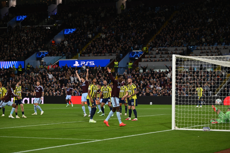 Fenerbahçe İngiltere'de farklı mağlup oldu