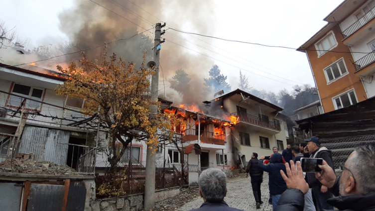 Bolu'da ev yangını