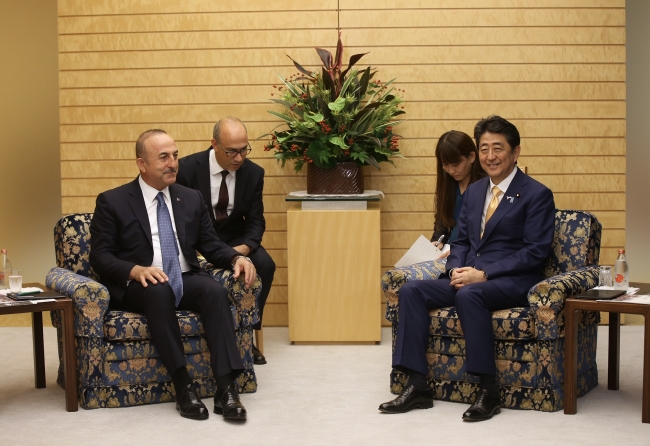 Dışişleri Bakanı Çavuşoğlu Japonya Başbakanı Abe ile görüştü