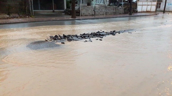 358 yol kar yağışından ulaşıma kapandı