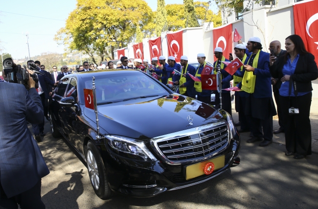 Güney Afrikalı öğrenciler Erdoğan'ı sevgi gösterileriyle karşıladı