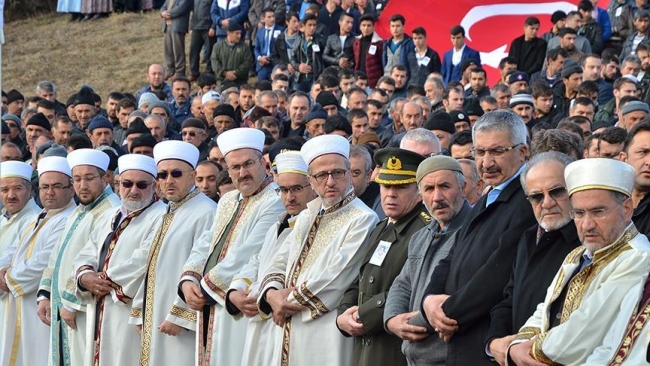 Ağrı'da saldırıya uğrayan imam Çorum'da toprağa verildi