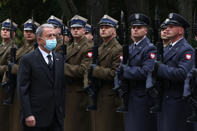 Bakan Akar, Polonyalı mevkidaşı ile görüştü