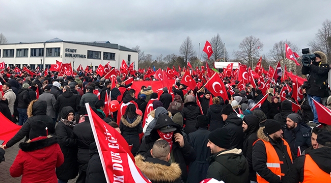 Almanya'da 'Birlik Beraberlik ve Kardeşlik Mitingi' düzenlendi