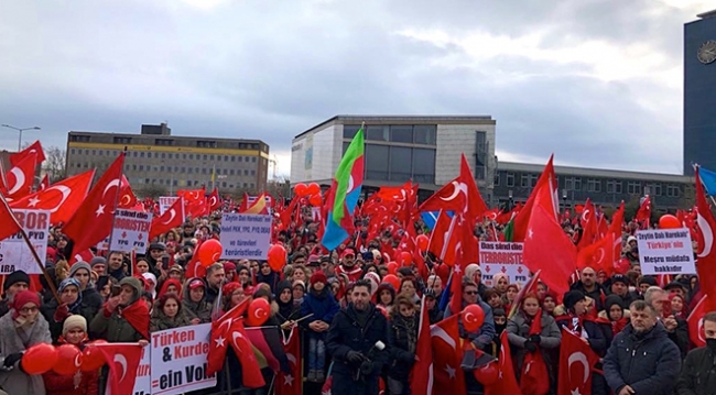 Almanya'da 'Birlik Beraberlik ve Kardeşlik Mitingi' düzenlendi