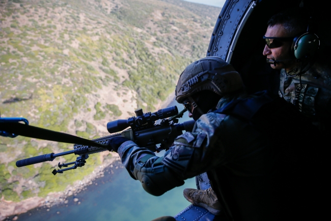 Terörle mücadelede hava unsurları da son derece etkin kullanılıyor. Foto: AA