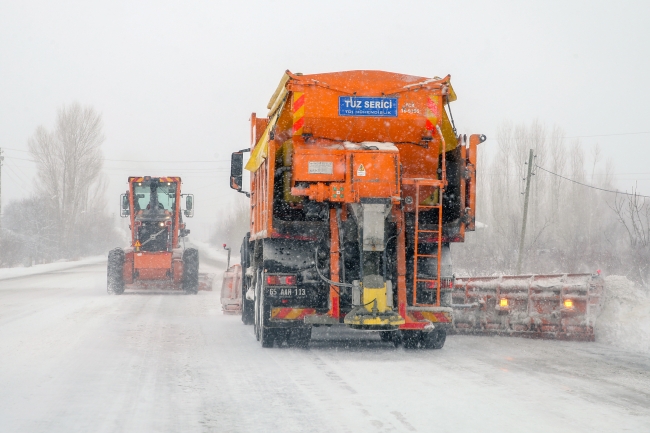 Doğu Anadolu'da ulaşıma kapanan 336 yol açıldı