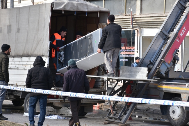 Malatya'da hasarlı binalar boşaltılıyor