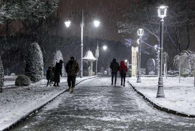 İstanbul'da beklenen kar etkisini gösterdi