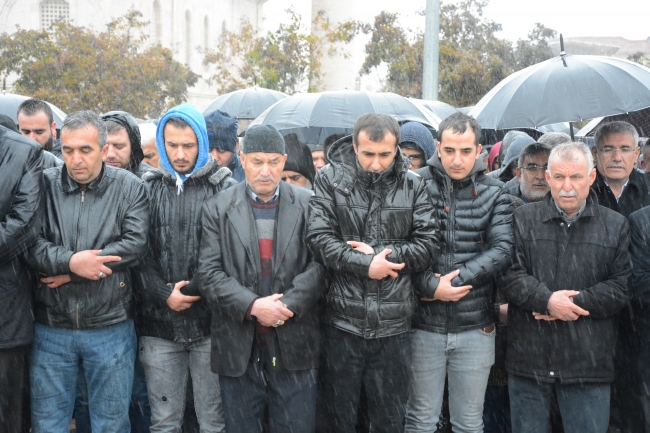 Türkiye Mehmetçik için tek yürek oldu