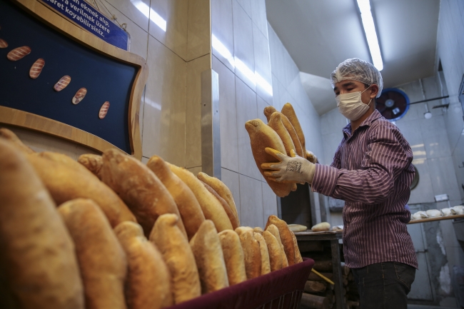 Sokağa çıkma yasağı sonrası ekmeğe talep arttı