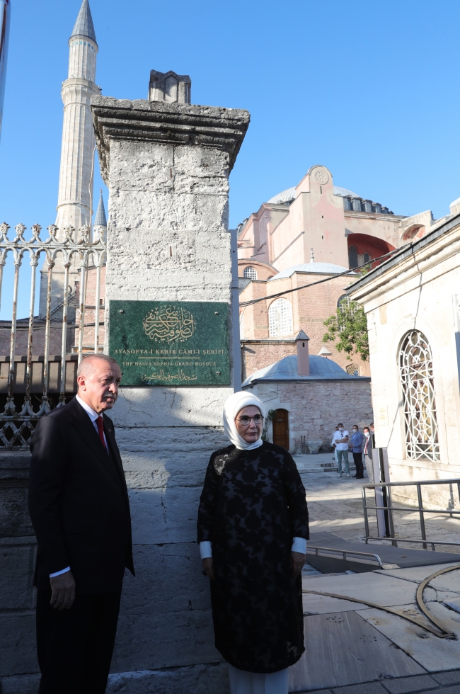 Hattat Özçay, Ayasofya Camii'nin tabelasındaki hattın hikayesini anlattı