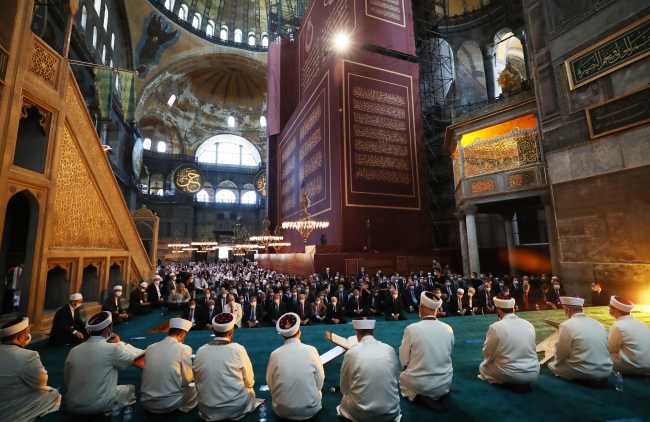 Ayasofya Camii'nde 86 yıl sonra ilk namaz coşkusu