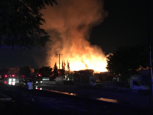 Gaziantep Te Ahsap Palet Fabrikasinda Yangin Son Dakika Haberleri