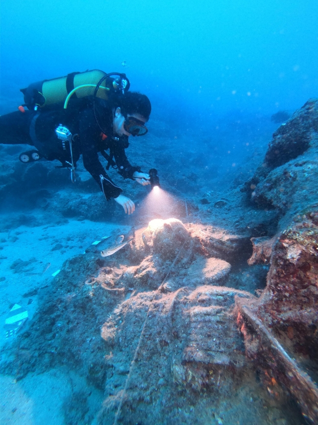 Antalya'da yaklaşık 2 bin yıllık 27 gemi batığı bulundu