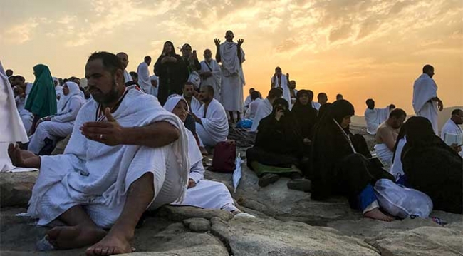 Türk hacı adayları Arafat'ta