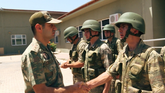 Askerlerin bayramda da elleri tetikte, gözleri sınırda