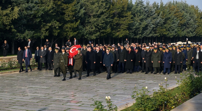 Devlet erkanı ilk tören için Anıtkabir'deydi