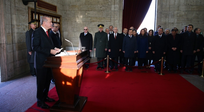 Devlet erkanı ilk tören için Anıtkabir'deydi