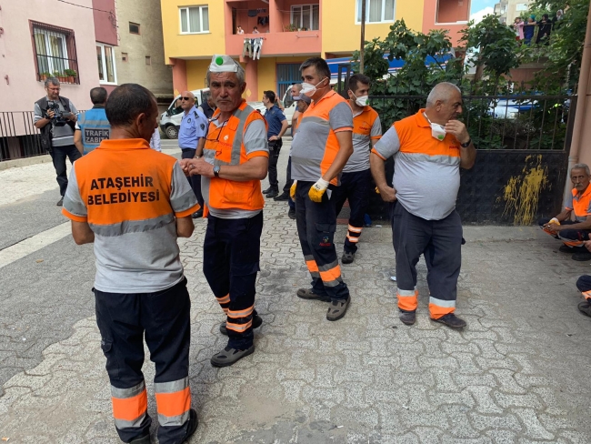 İstanbul'da belediye ekipleri çöpe dönen evleri temizledi