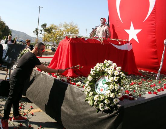 Giresunlular 'fotoğraf canlandırma' tekniğiyle Atatürk'ü andı