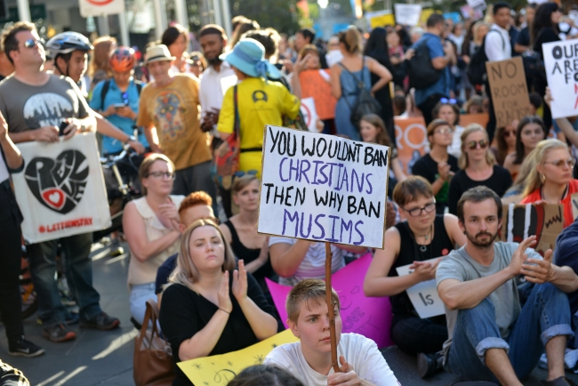 Trump'ın vize yasağı Avustralya'da da protesto edildi