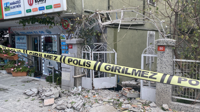 Avcılar'da balkon çöktü: 1 yaralı