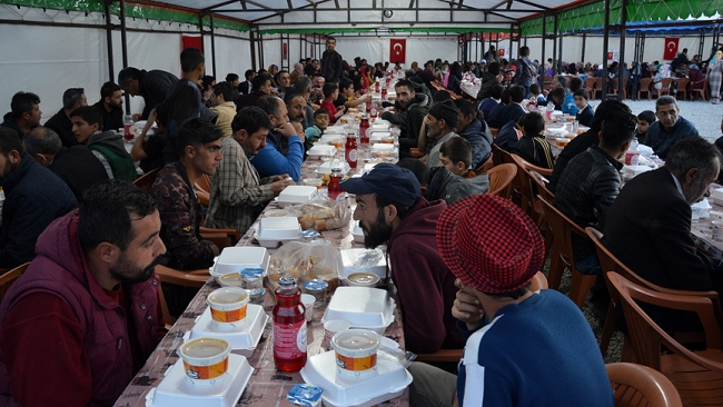 Türkiye Ramazan'ın ilk gününde iftar sofralarında buluştu